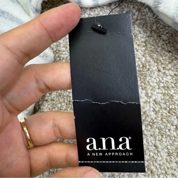 a.n.a Gray and White Knit Sweater Womens size XL - Picture 10 of 12